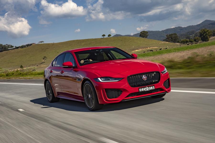  Jaguar XE P300 R-Dynamic 2019 года  (AU) (фото 32 из 40)